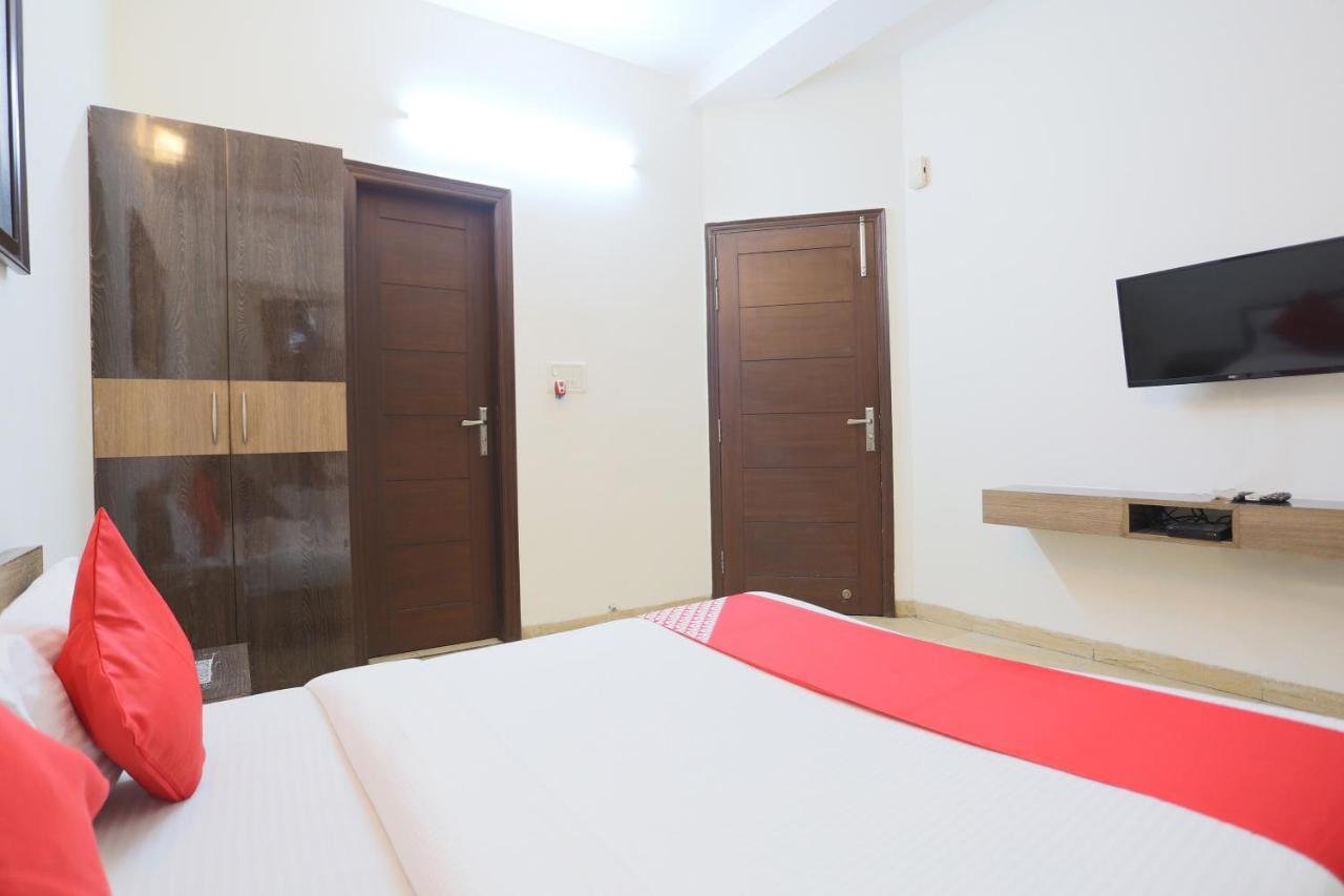 Oyo 60966 Balaji Upvan Hotell Kāsandra Rom bilde